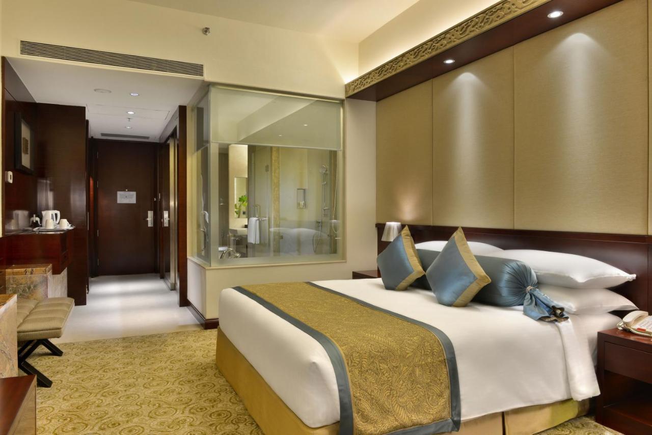 Crowne Plaza Ahmedabad City Centre By Ihg Exterior photo