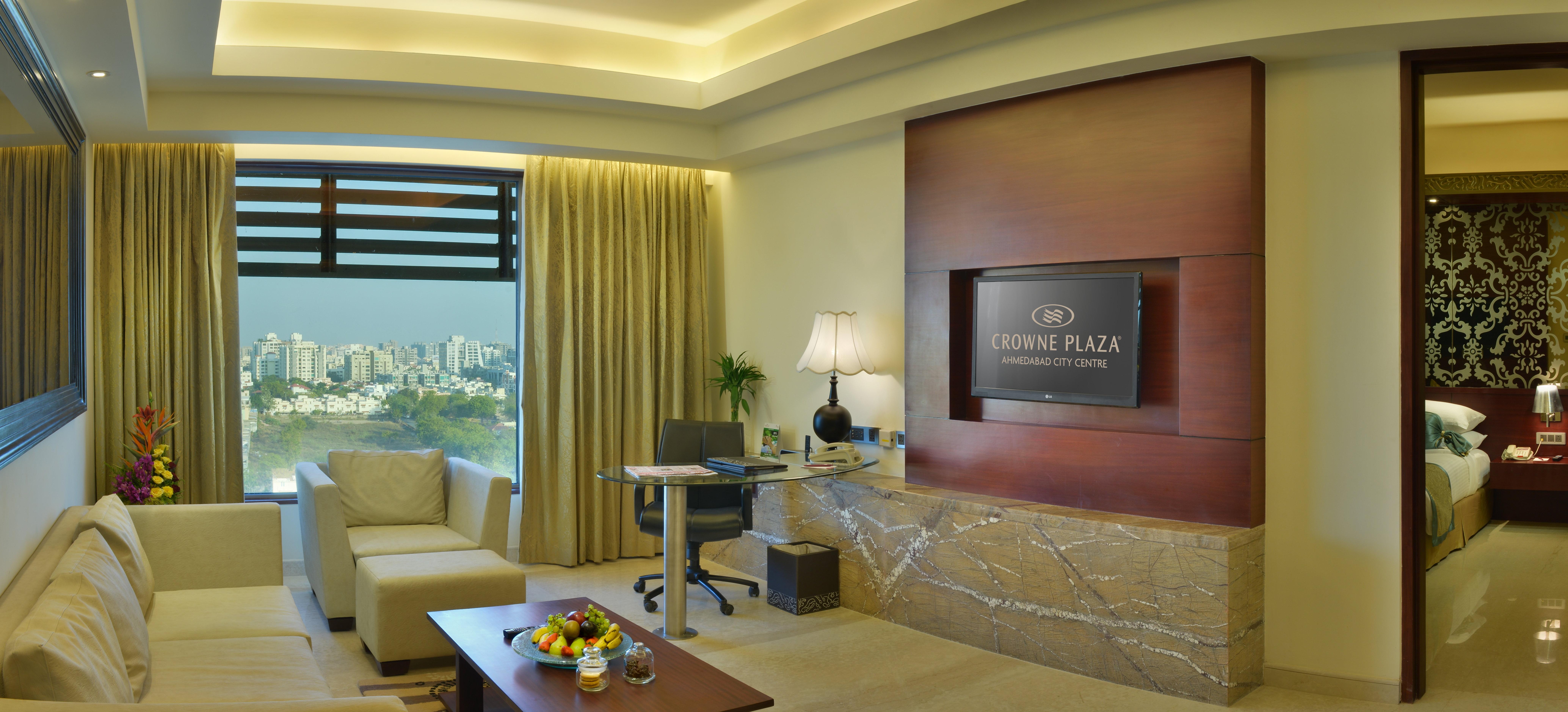 Crowne Plaza Ahmedabad City Centre By Ihg Exterior photo