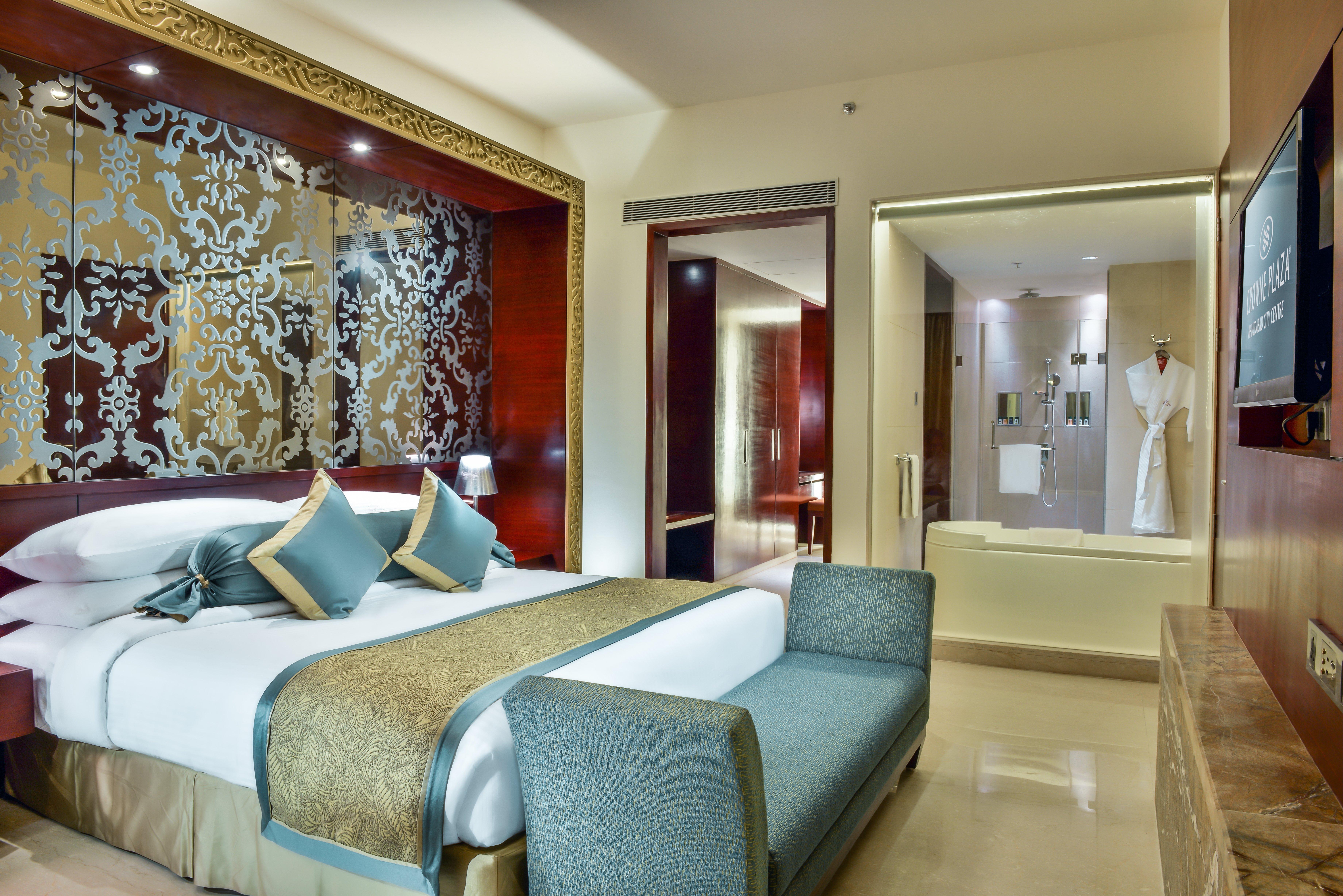 Crowne Plaza Ahmedabad City Centre By Ihg Exterior photo