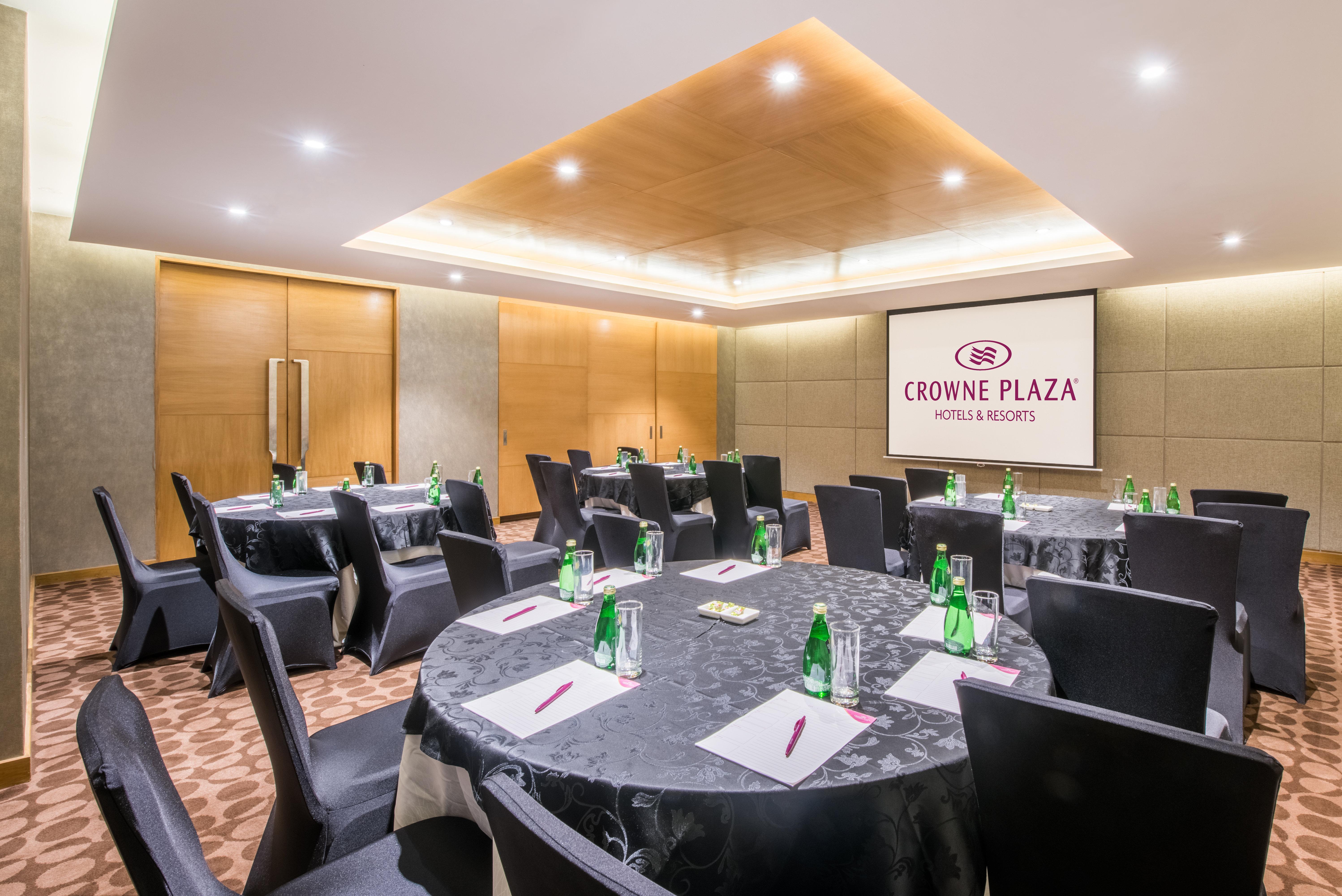 Crowne Plaza Ahmedabad City Centre By Ihg Exterior photo