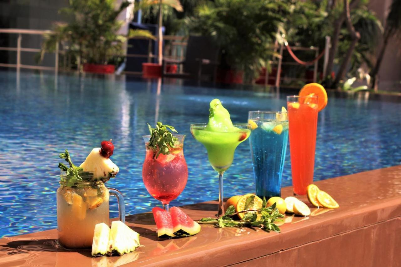 Crowne Plaza Ahmedabad City Centre By Ihg Exterior photo