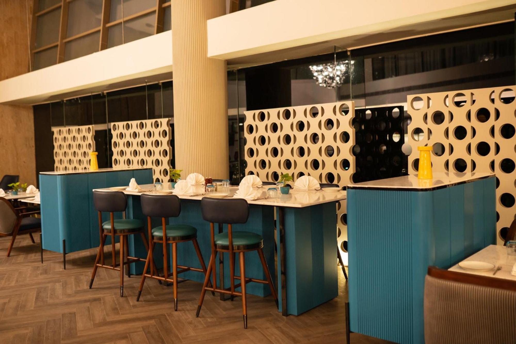 Crowne Plaza Ahmedabad City Centre By Ihg Exterior photo