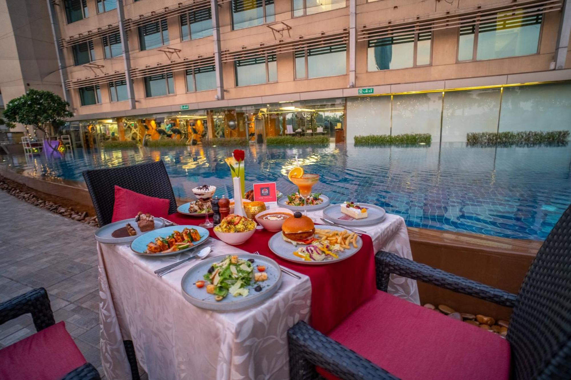 Crowne Plaza Ahmedabad City Centre By Ihg Exterior photo